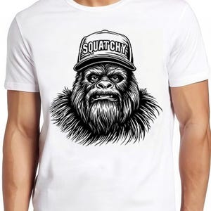 Squatchy Sasquatch Camping Bigfoot National Park Rolig Meme Gåva Tee Gamer Kult Film Musik T-shirt 2379
