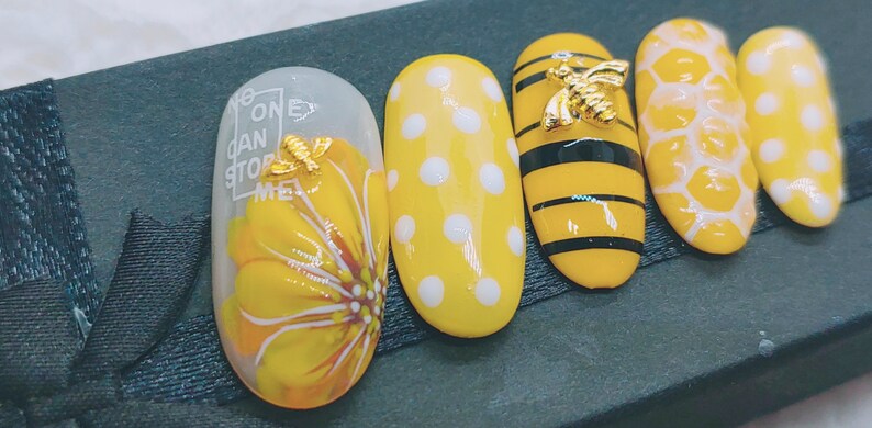 Bumblebee  Handmade Glue On Nails  Korean Nails  Japanese image 0