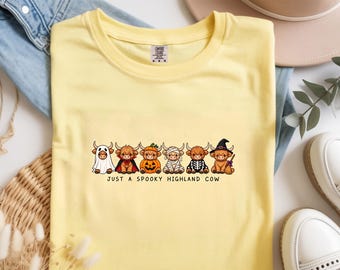 Comfort Colors Halloween Highland Cow Shirt, Leuk griezelig koeien-T-shirt, Herfst boerderij-T-shirt, Pompoen-koe cadeau, Grappig Halloween-shirt