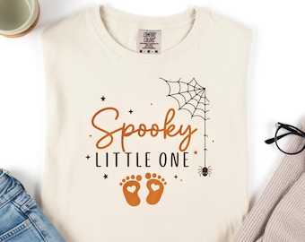 Spooky Little One Shirt, Halloween Pregnancy Announcement Comfort Colors Tee, Cute Fall Baby Reveal T-Shirt, Gift Shirt voor aanstaande moeders