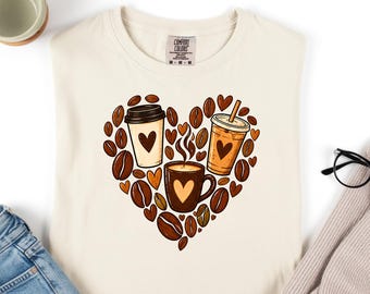 Comfort Colors T-shirt voor koffieliefhebbers, gezellig T-shirt met koffiehart, T-shirt voor koffieverslaafden, leuk café-shirt, koffiecadeau voor haar, koffiecadeau voor