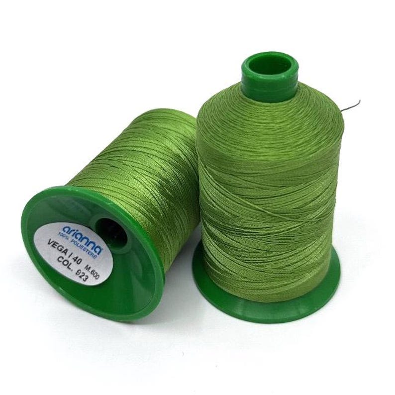 Arianna VEGA Italian yarns for tatting (frivolite technique), polyester yarn for Jewellery, Shuttle Needle Tatting, Thread for Tatting Lace grass green (923)