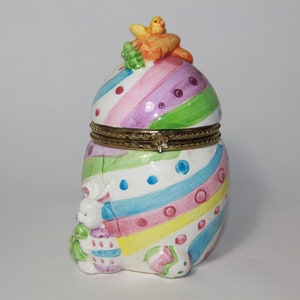 Easter Spring Time Egg trinket box - Easter Bunny Rabbit, Colorful egg & Chick Figurine - Colorful egg trinket box knick knack Gift - Easter