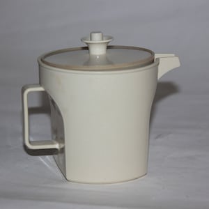 Vtg Tupperware Creamer white/almond/cream/off white Push On Lids VTG 1414-16