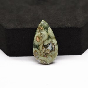 Grüner Regenwald Rhyolith Jaspis Cabochon - Edelstein für handgemachten Schmuck O: 27x16x4 | 12.5ct