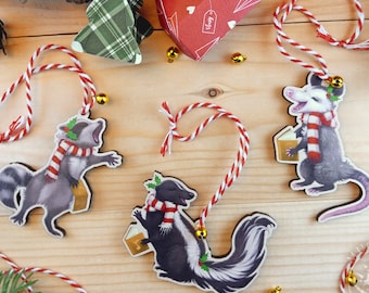 Décorations de Noël créatures Caroling - jolie breloque de Noël en bois, raton laveur, mouffette, opossum