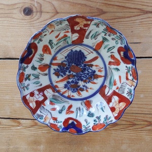 Antique Arita Scalloped Bowl: Japanese Imari Porcelain, Edo/Meiji Period
