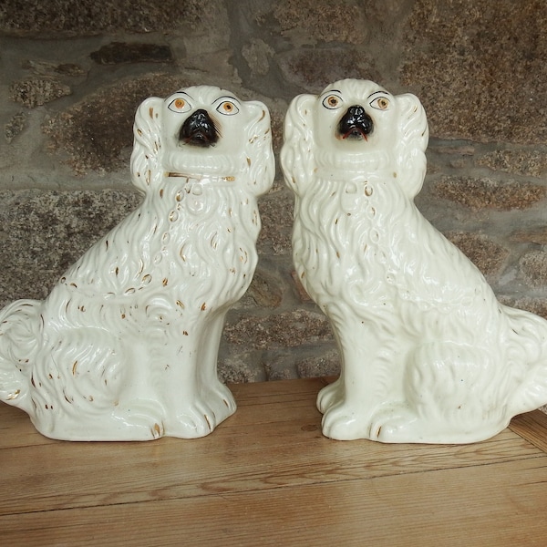 Pair Of Antique Victorian Staffordshire Spaniel Wally Mantle Dogs, Height: 11" 27cm EB2