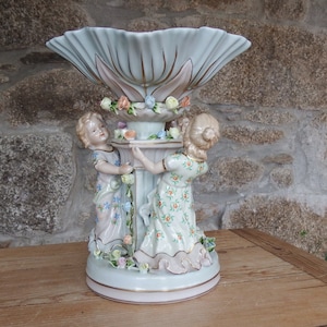 German Porcelain Centrepiece Comport Tazza Three Girls on Flower Encrusted Base Sitzendorf / Plaue