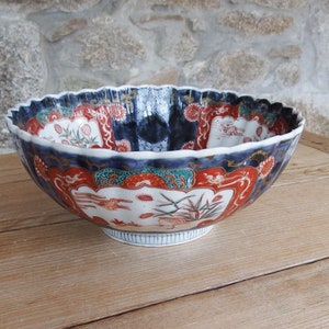 Antique Arita Scalloped Bowl: Japanese Imari Porcelain, Meiji Period