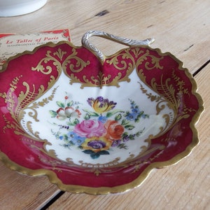 Camille Le Tallec Kleine Bonbonschale, Blumen im weißen Panel auf lila Grund Rahme Vergoldung Cartel de Fleurs Fond Pourpre avec Rinceaux 1/2