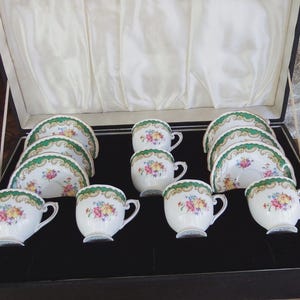 Vintage Roslyn Fine Bone China Tea Set: 1930s Presentation Box