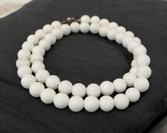 Elegante collar de cuentas de coral blanco: cuentas de coral redondas y lisas de 10 mm: regalo hecho a mano para ella