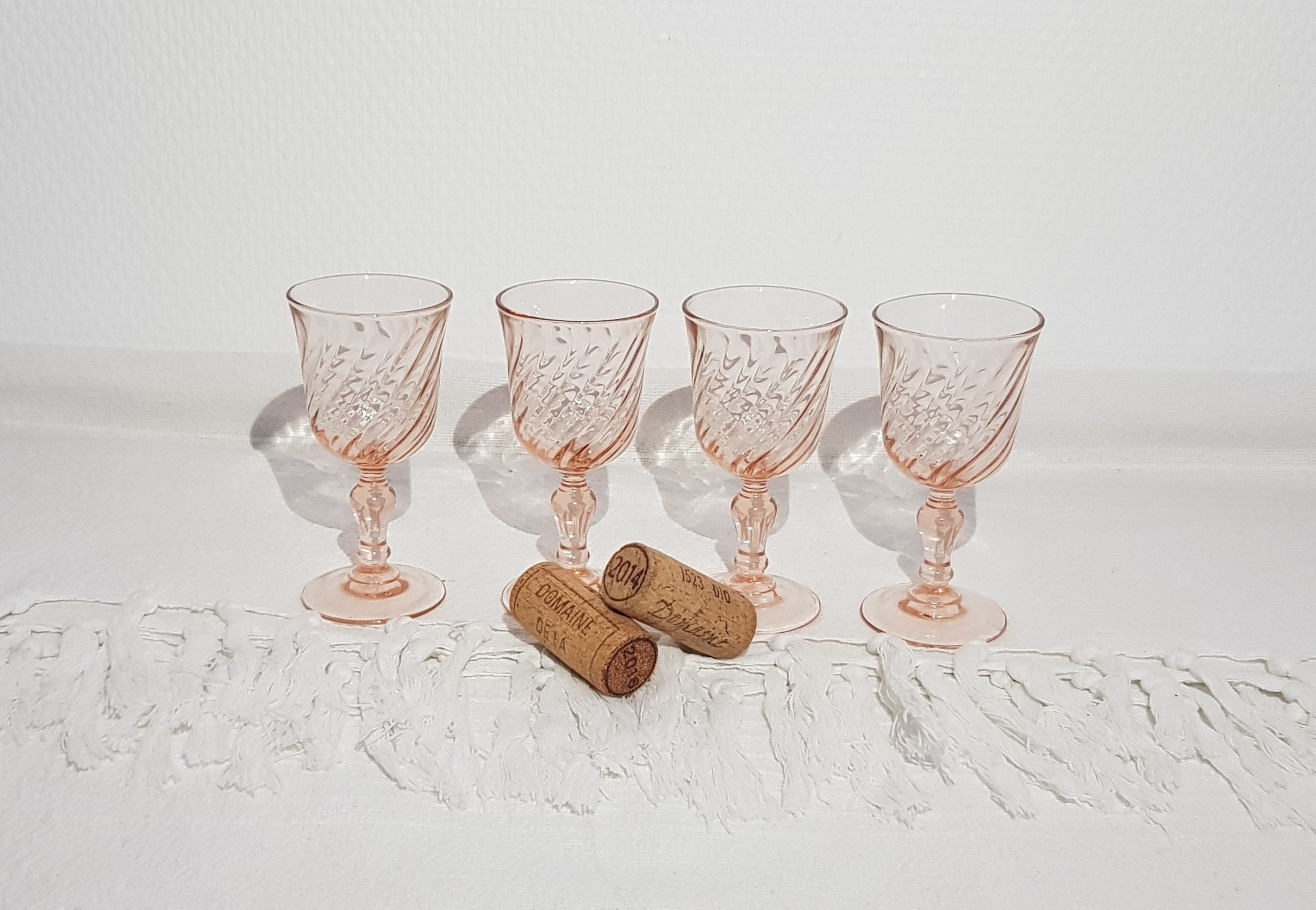 Lot de 4 Verres à Digestif ou Liqueur en Verre Rose Luminarc Modèle Rosaline - Antique French Vintag