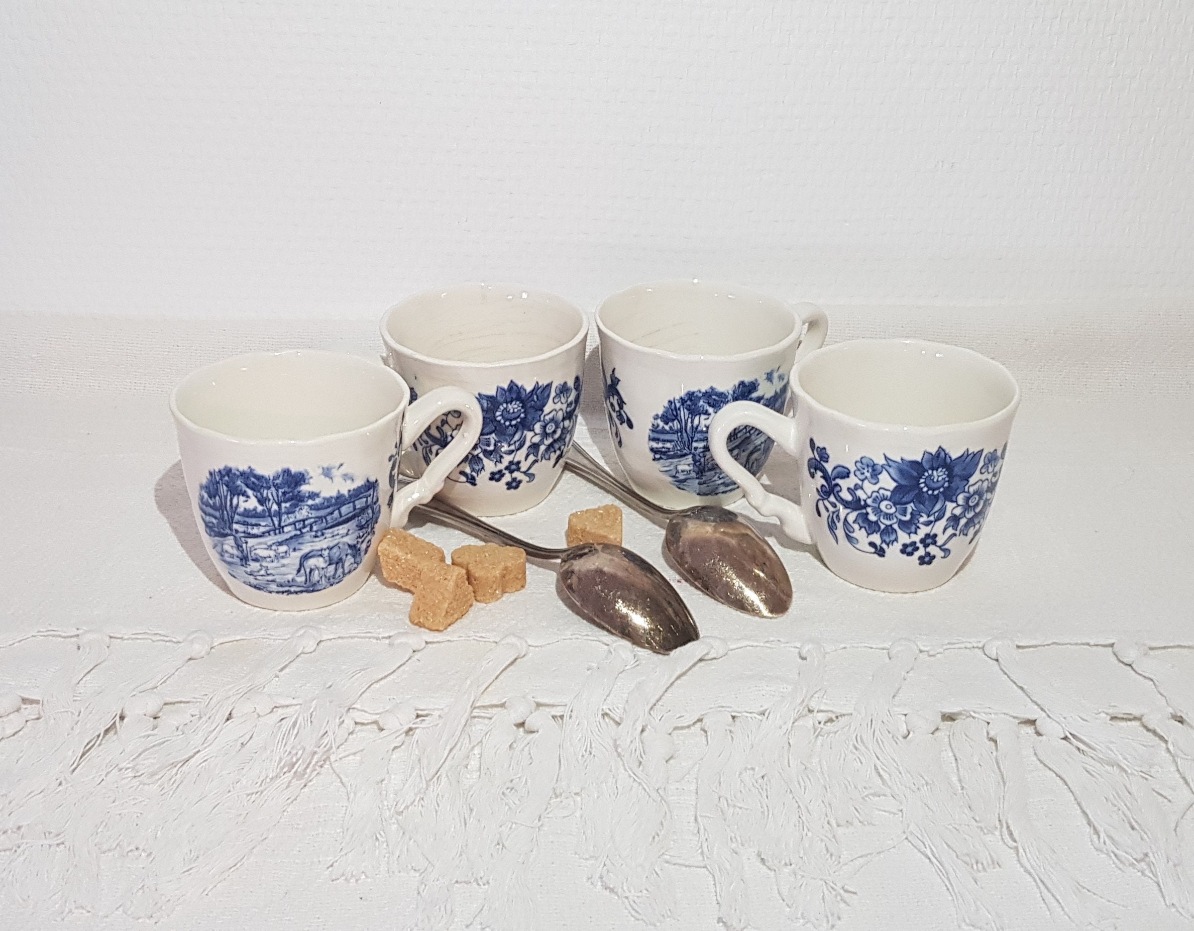 Lot de Quatre Tasses à Café en Faïence Sarreguemines - Antique French Vintage Campagne Chic, Shabby 