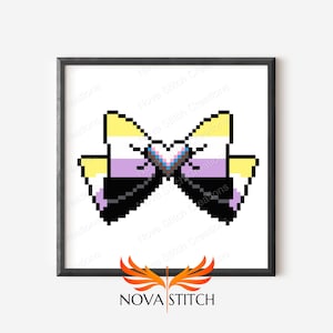 Peut inclure: Un design de pixel art d'un nœud dans les couleurs du drapeau de la fierté non binaire. Le nœud est jaune, blanc, violet et noir.
