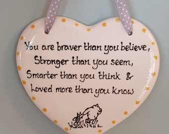 Plaque coeur en céramique peinte à la main - Citation inspirante de l'ourson