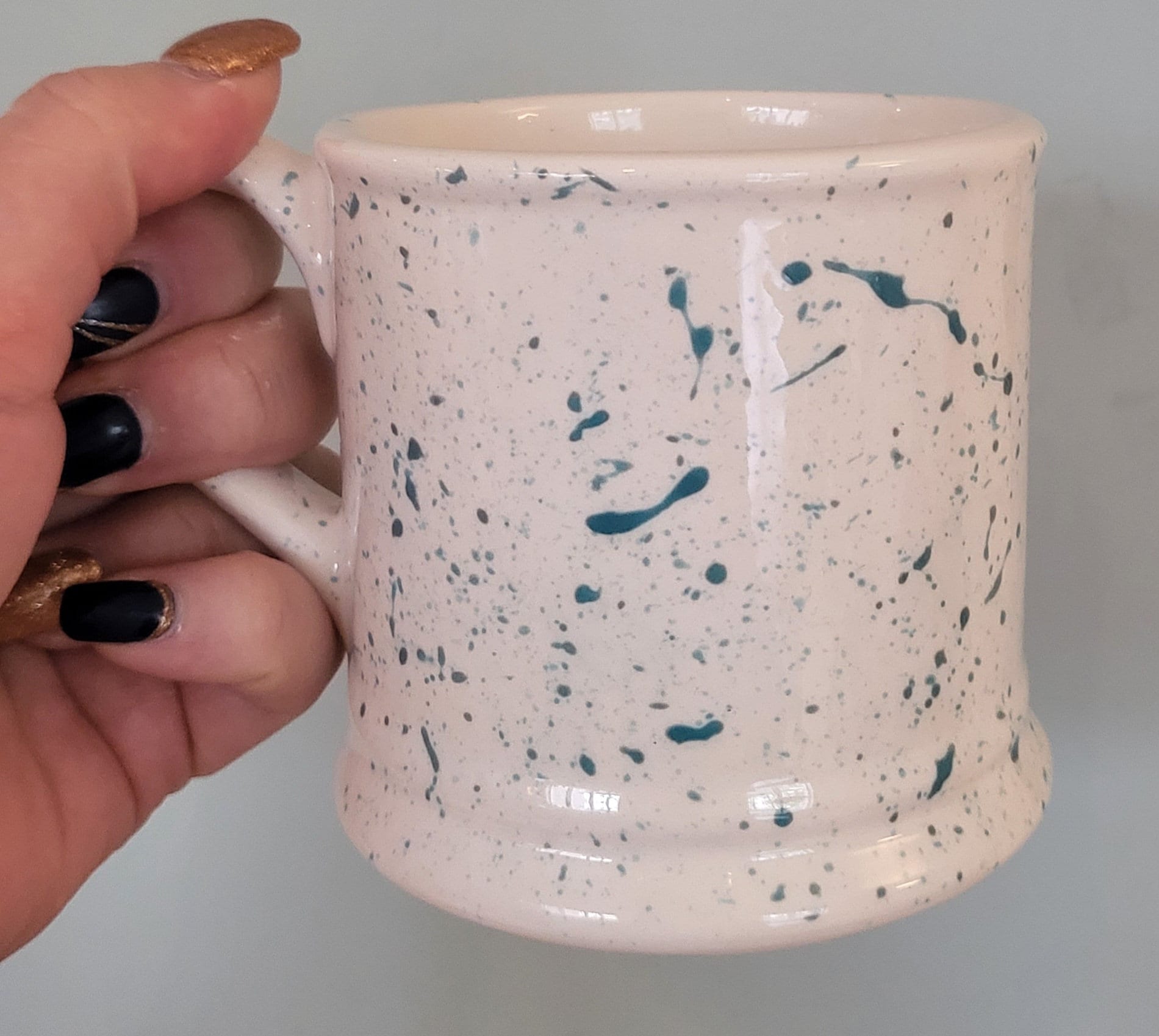 手描きスプラッターマグカップ – 名入れ可能なセラミックコーヒー 
