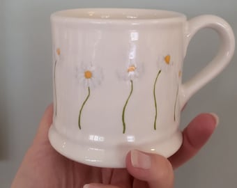 Handpainted Daisy Mug – Personalized Wildflower Ceramic Mug