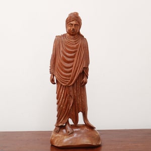 Swami Vivekananda Statue Wooden Sculpture Mahogany Wooden Hand Carved Indian Sage Vivekananda Figurine Home / Living Room / Office Decor Art