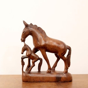 Horse Statue Wooden Handmade Animal Sculpture Mare and Foal Vintage Home Decor Living Room Shelf Office Interior Decor Memento Gift Figurine
