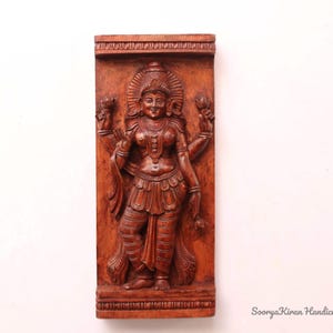 Lakshmi Statue Wooden Hindu Goddess Carving Parvati Devi Shakti Sculpture Mahalakshmi Sculpture Wall Hanging Panel Mandir Temple Decor Pooja