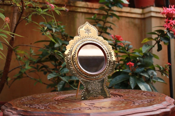 Specchio in metallo Aranmula Kannadi Immagine perfetta Specchio da tavolo  Specchio per trucco Specchio regalo di nozze di buon auspicio Decorazioni  per la casa dorate Decorazioni antiche vintage -  Italia