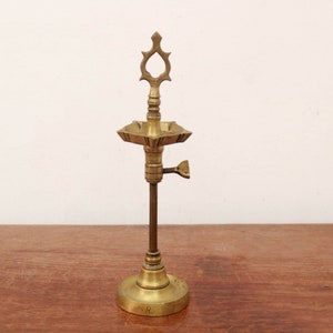 Antique Oil Lamp Diya Height Adjustable Brass Chavi Vilakku Vintage Temple Home Decor Samai Rare Collectibles Key Lamp Decorative Art Old