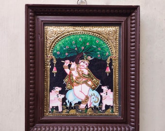 Krishna Tanjore Thanjavur Krishna tocando la flauta Krishna con vaca Pintura chapada en oro Regalo hindú Tapiz de pared Estilo vintage