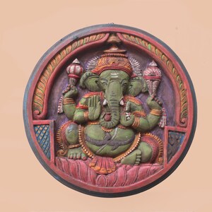 Vintage Ganesh Statue Wall Hanging Round Panel Wooden Ganesha Sculpture Hindu God Home Decor Vinayaka Figurine Blessing Ganesh Antique Idol