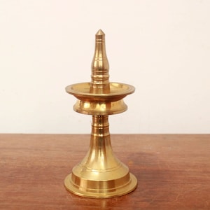 Oil Lamp Small Samai Pooja Diya Nilavilakku Hindu Puja Temple Mandir Decor Home Decorative Brass Metal Vintage Antique Style Rare Oiil Wick