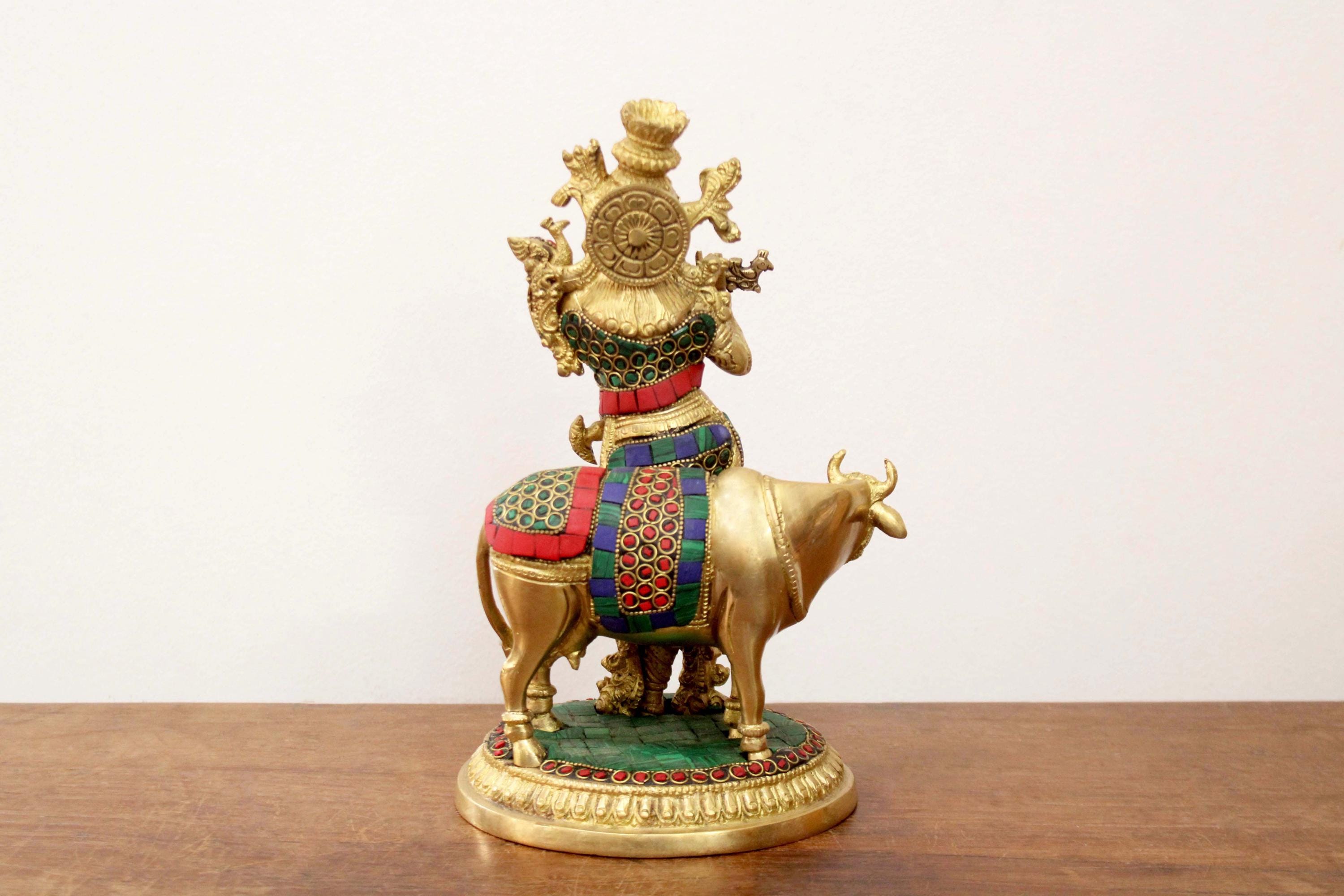 牛を抱くクリシュナ像 ヒンドゥー教の神 ホームデコレーション ギフト