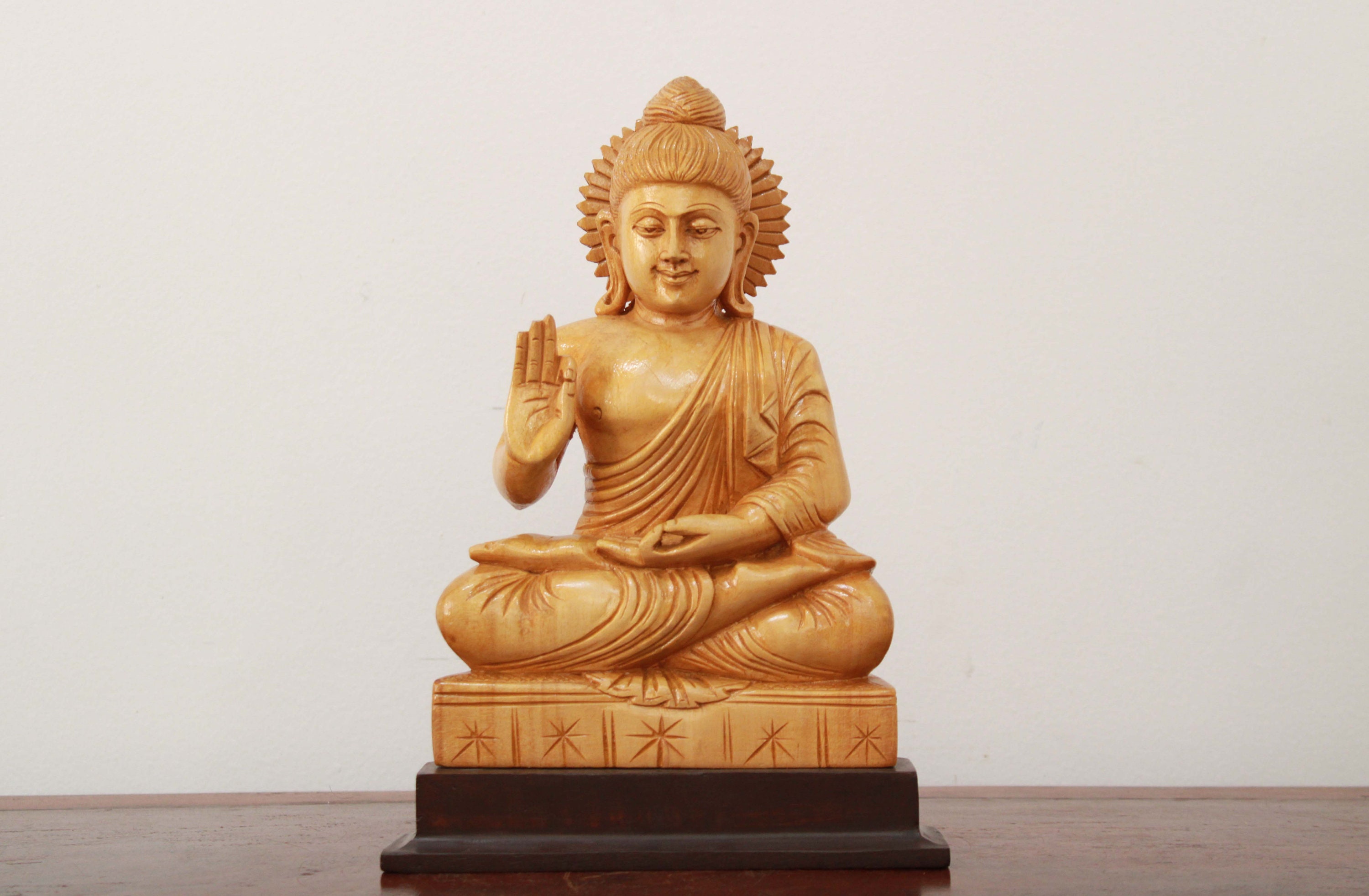 Statuetta Buddha In Legno Intagliato A Mano - Piccola Decorazione Per Meditazione | 4 Cm - Foto 13