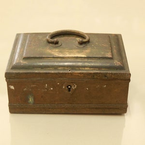 Antique Box Brass Metal Vettila Chellam Vintage Rare Collectibles Asian Indian Antiques Artifacts Stash Box Memorabilia Classic Traditional