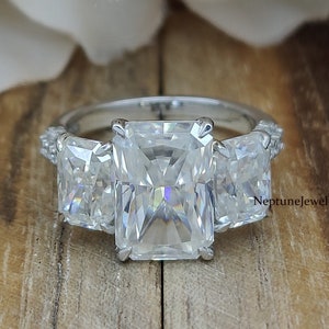 Conjunto de bodas de oro macizo de 14 quilates con moissanita de corte radiante de 3 piedras/ Radiante de plata 925 con anillo de diamantes simulados de corte redondo con acento/Conjunto nupcial delicado