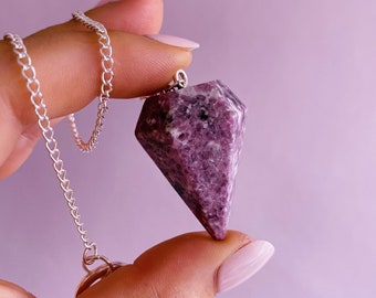 White Quartz Moon Druzy Crystal Necklace Gold Plated Helps Emotional Problems Purifies Negativity Boosts Creativity /& Imagination