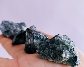 Emerald Rough Crystal Specimens / ‘Successful Love’ Crystal / Loyalty, Unity, Unconditional Love / Brings Harmony / Removes Negativity