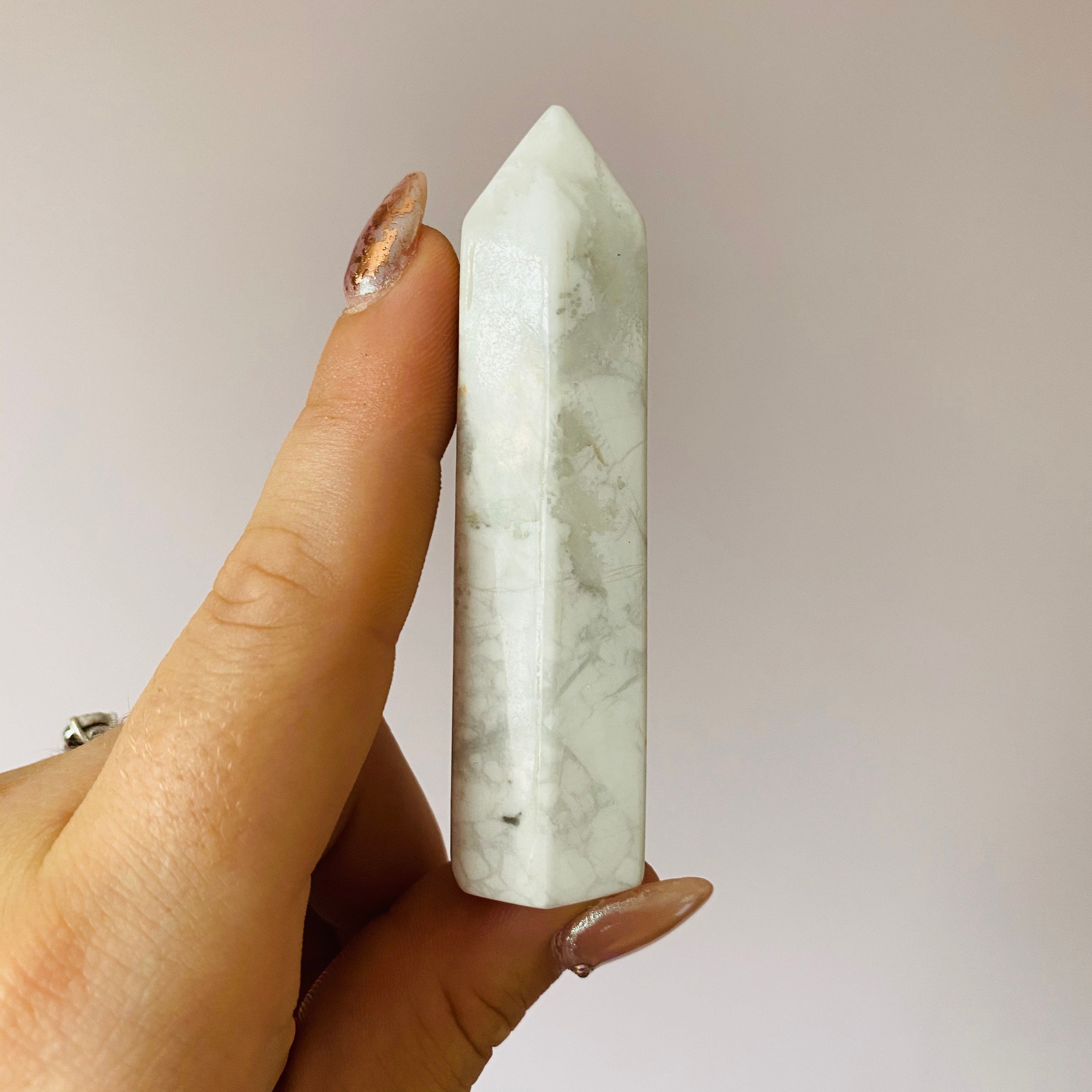 White Howlite Crystal Tower ‘B’ / Helps Insomnia / Alleviates Stress ...