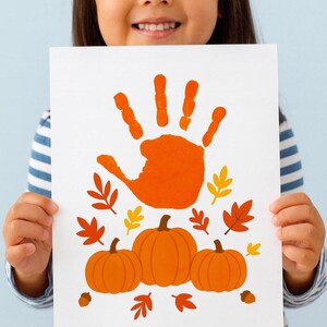 Manualidad imprimible con huella de mano de calabaza para niños