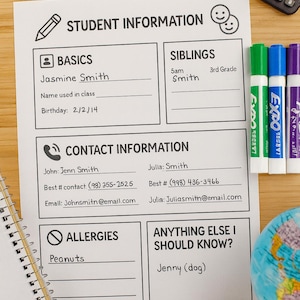 Puede incluir: Una hoja de información del estudiante con secciones para datos personales, hermanos, información de contacto, alergias y otras notas. La hoja incluye el nombre del estudiante, la fecha de nacimiento y los datos de contacto. También se ven marcadores, una calculadora y un pequeño globo terráqueo.