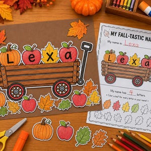 Op de afbeelding: Een knutselproject op bruin papier met een illustratie van een houten wagen met pompoenen, appels en een geel blad met de naam Lexa. Daarnaast ligt een werkblad met de titel My Fall-Tastic Name met bijpassende illustraties.