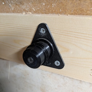 Set of 10 lathe chuck and face plate wall mount 1 inch 8 tpi, 1.25 inch 8 tpi, and M33 3.5 options. Mix and match available.