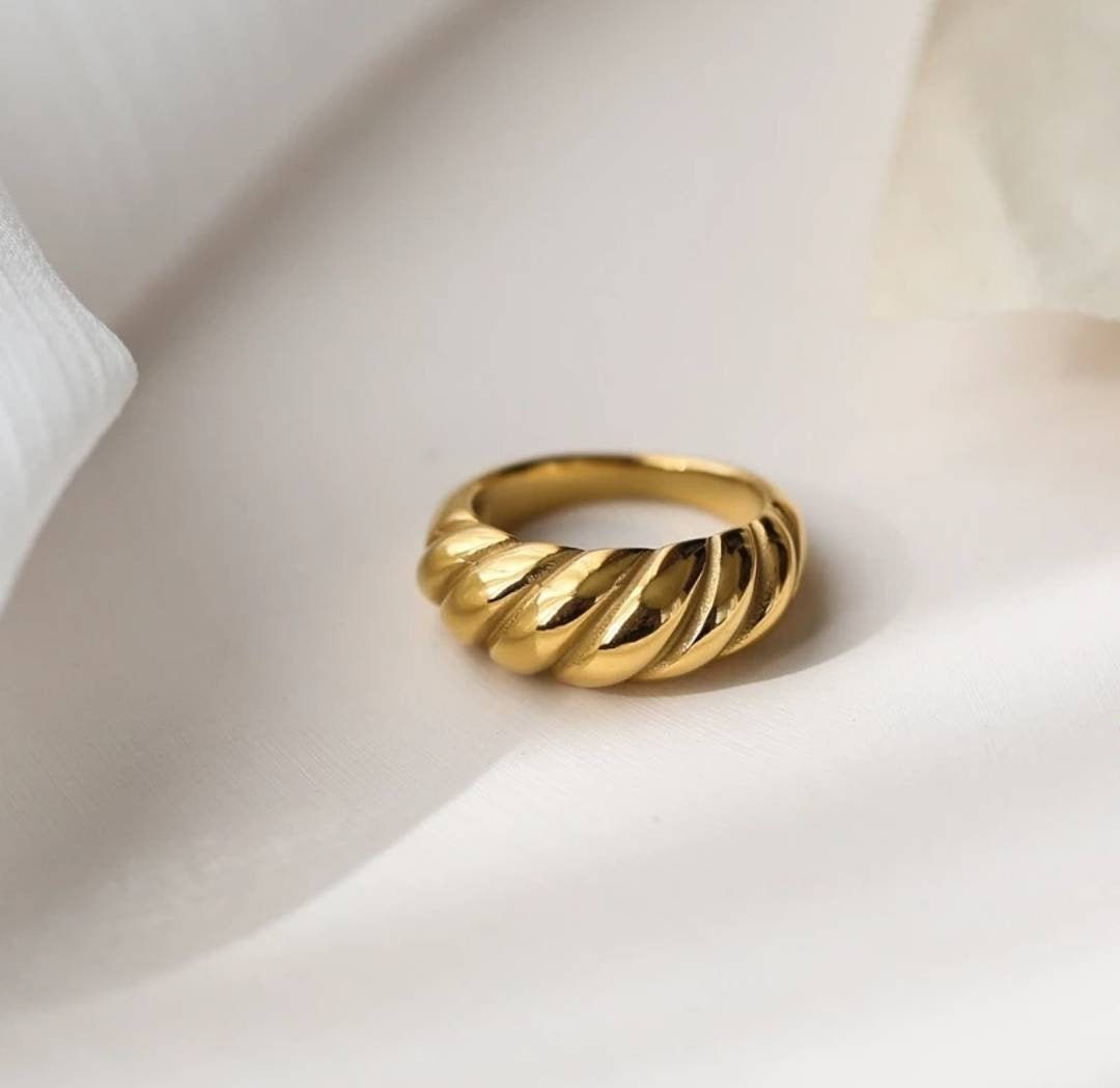 Noir Dome Statement Ring