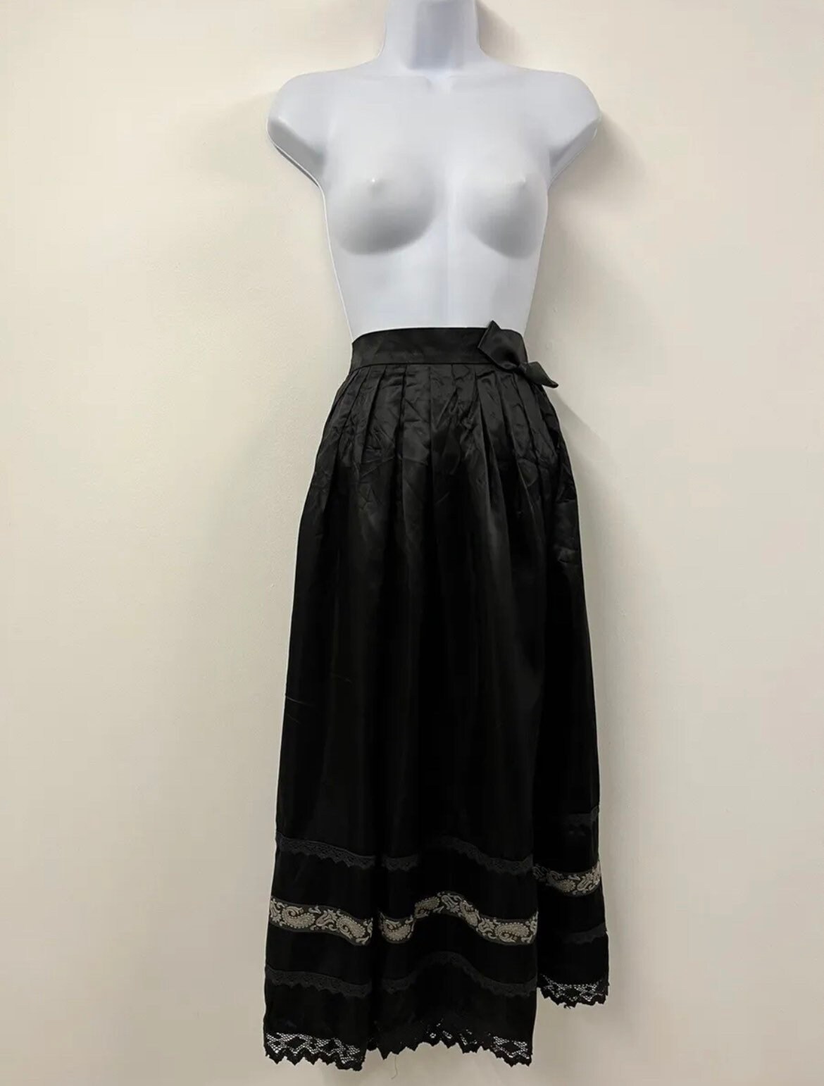Virginia Pleated Satin Skirt - Black