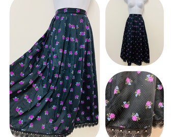 Vintage Skirt Size 10 Black Purple Floral Midi Pleated Retro Dirndl Landhaus Tyrol Flowers Scalloped Lace Hem Gothic Lined M3