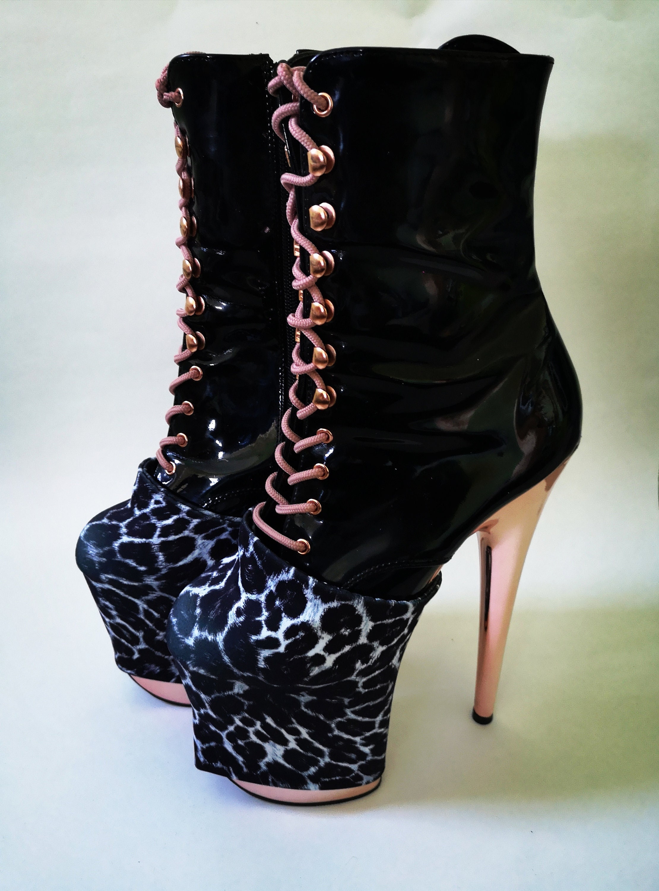 Snow Leopard Pleaser Protectors 