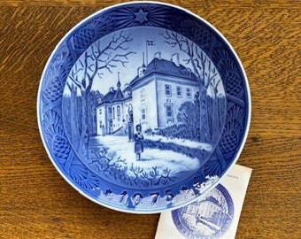 Royal Copenhagen Collectors Plate - 1975 "Marselisborg Palace" Christmas Plate - Royal Copenhagen Porcelain Plate, Lot 6