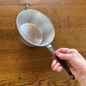 Vintage Colander Strainer - Handled Aluminum Strainer - Vintage Kitchen Decor