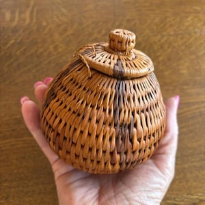 Vintage Indonesian Offering Basket - Small Lidded Lombok Basket - Collectable Baskets