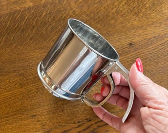 Vintage Metal 1 Cup Flour Sifter - Vintage Kitchen Decor - Vintage Kitchen Sifter